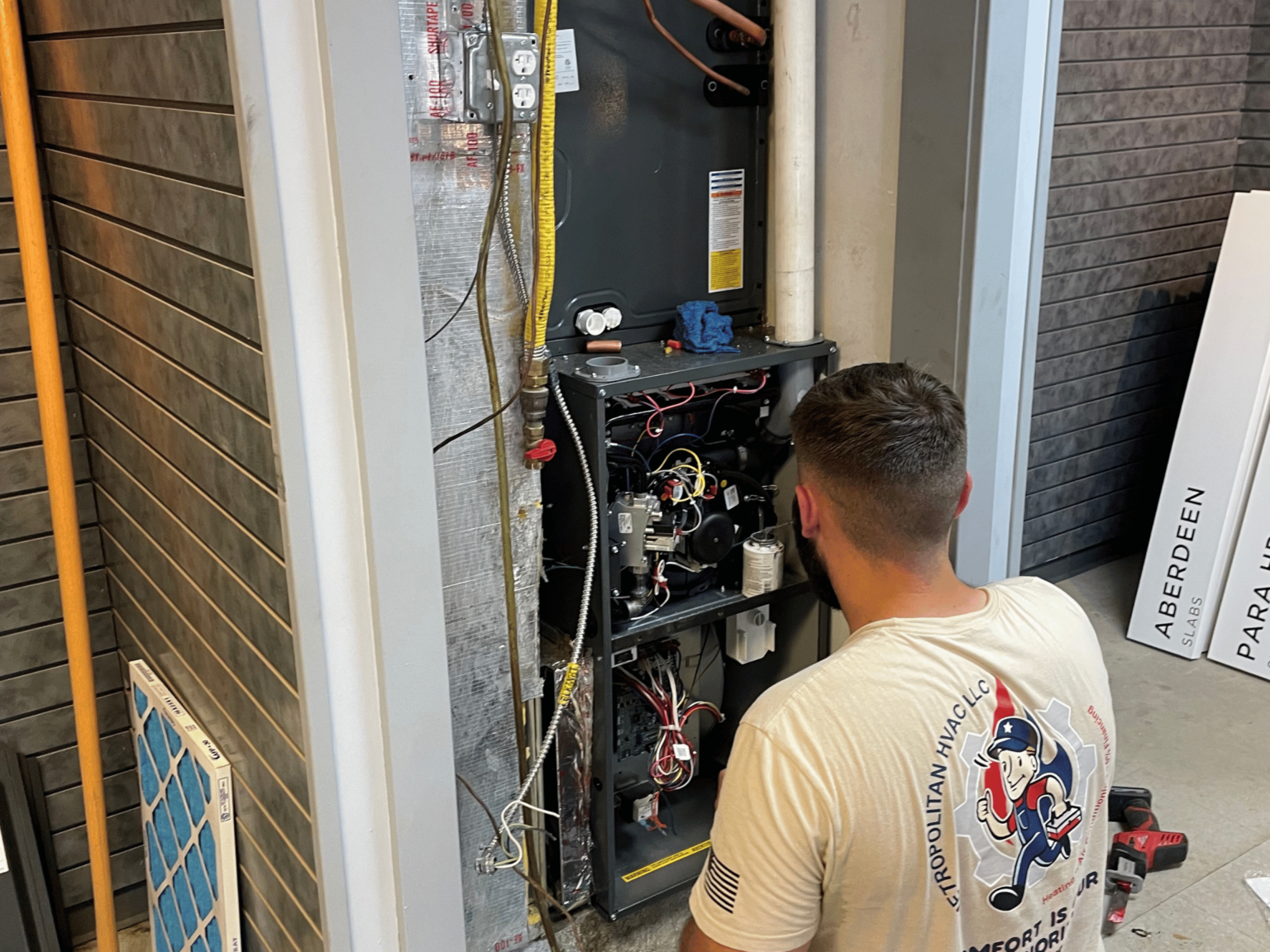 Metropolitan HVAC technician installing heating and cooling system